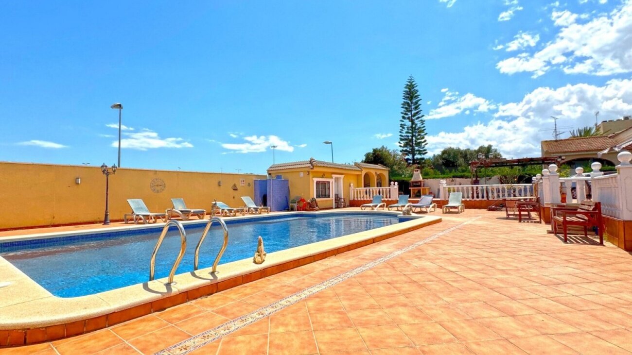 6-Bedroom Villa in Centro, Torrevieja - Image 14