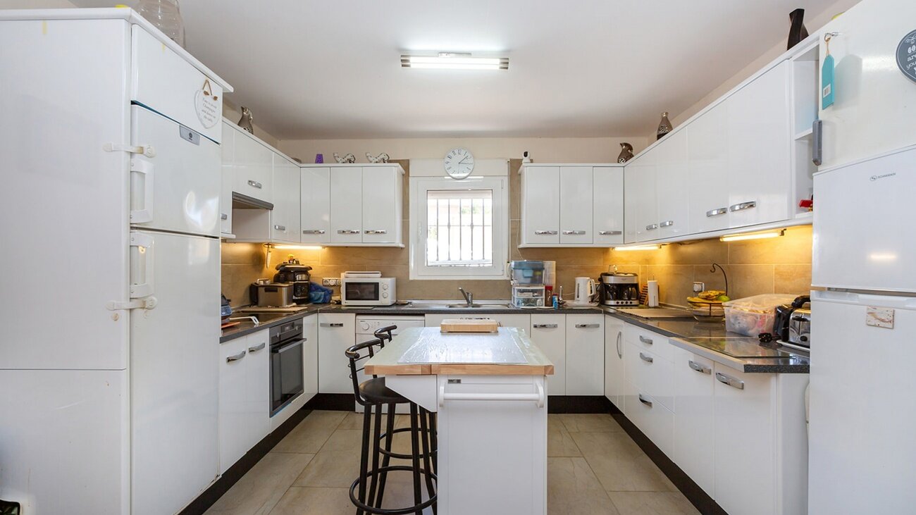 6-Bedroom Villa in Centro, Torrevieja - Image 21