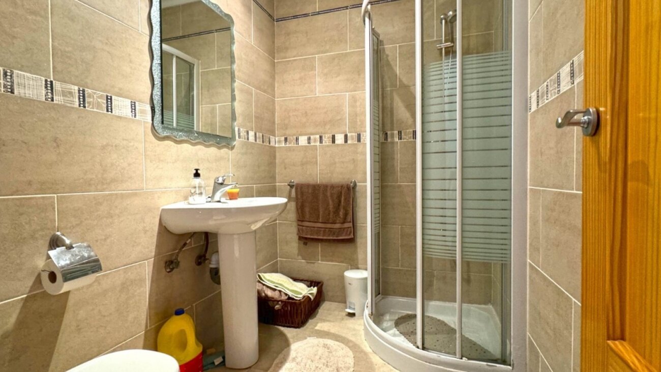 6-Bedroom Villa in Centro, Torrevieja - Image 29