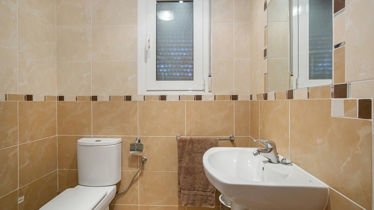 6-Bedroom Villa in Centro, Torrevieja - Image 30