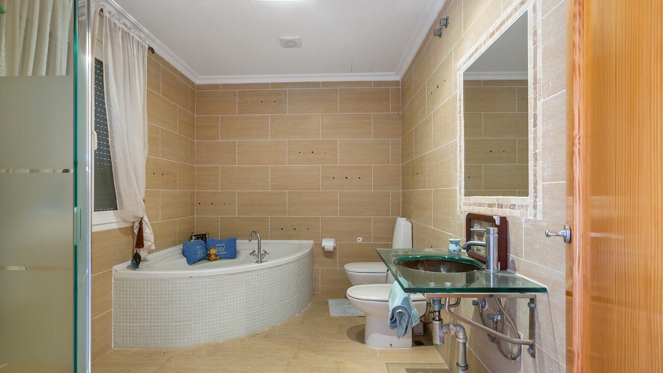 6-Bedroom Villa in Centro, Torrevieja - Image 41