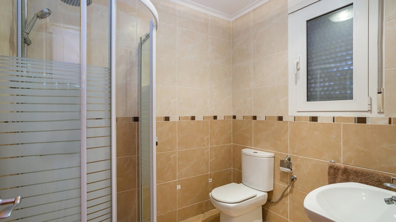 6-Bedroom Villa in Centro, Torrevieja - Image 45