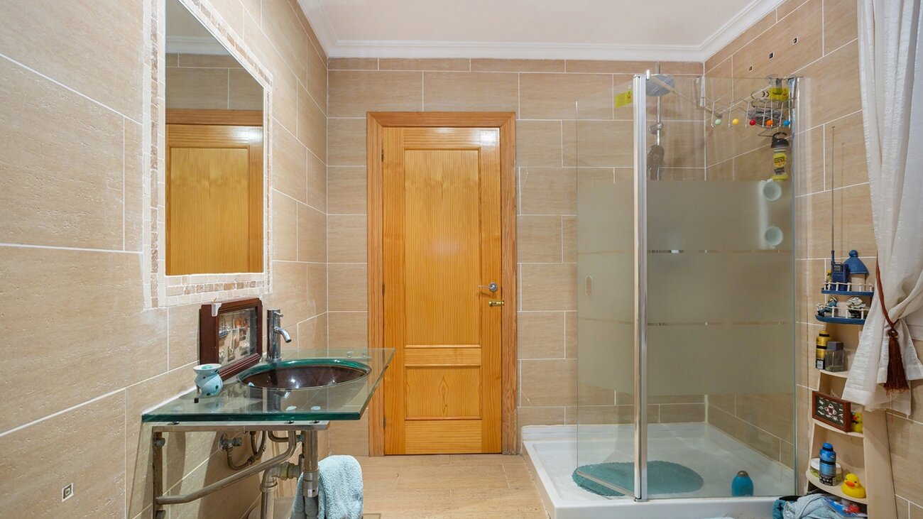 6-Bedroom Villa in Centro, Torrevieja - Image 47