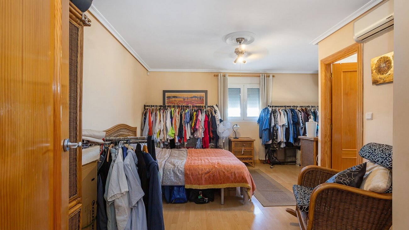 6-Bedroom Villa in Centro, Torrevieja - Image 49