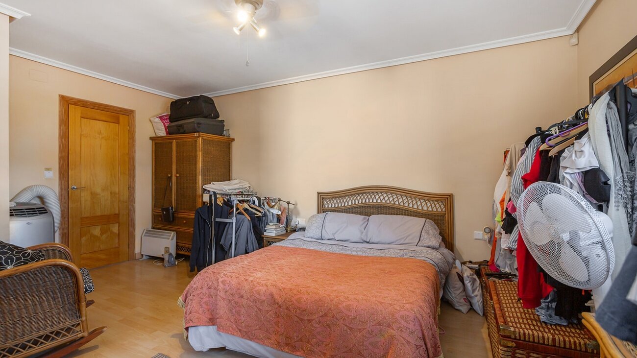 6-Bedroom Villa in Centro, Torrevieja - Image 50