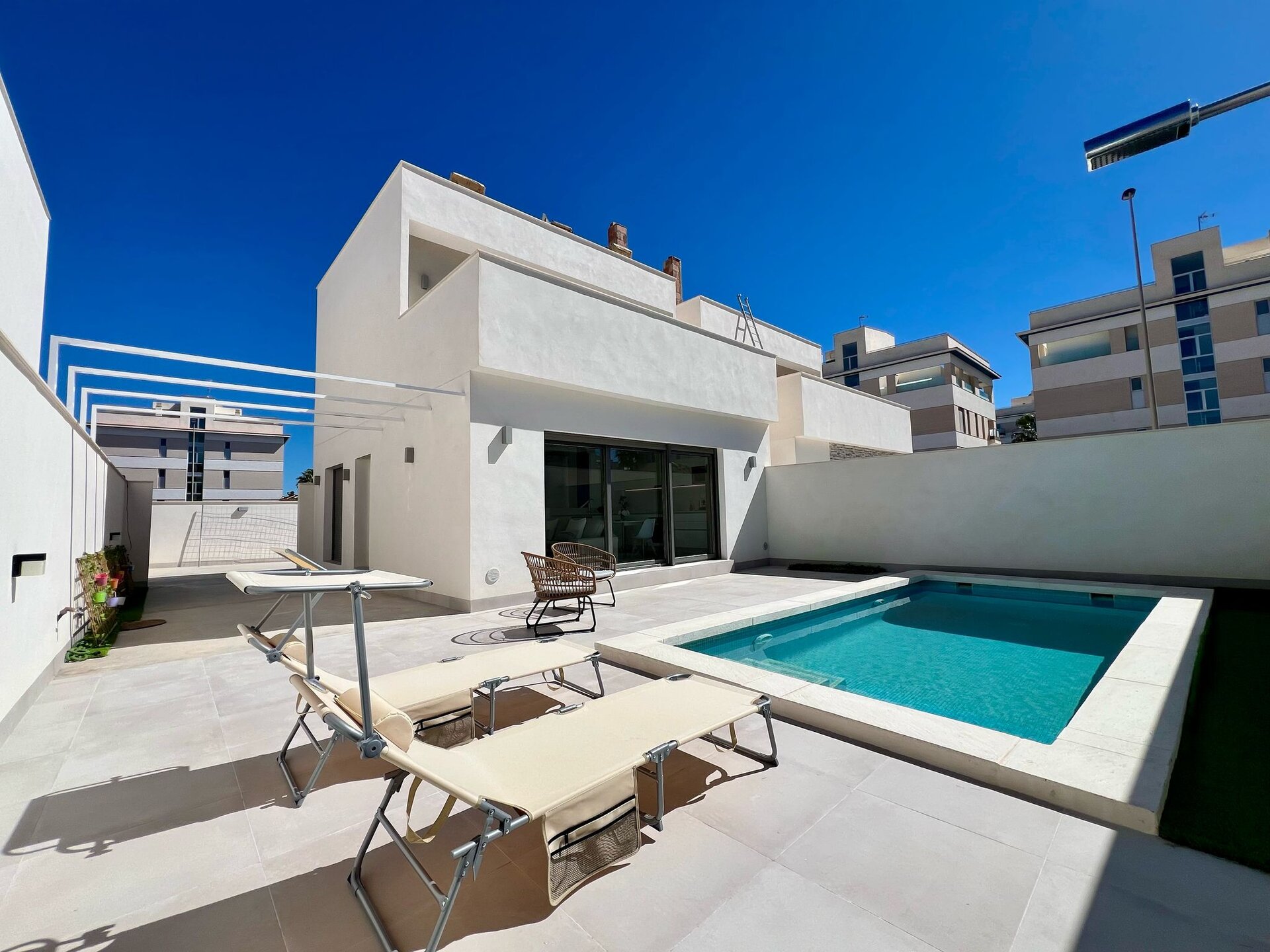 Herenhuis met 3 Slaapkamers in Orihuela Costa - Image 2