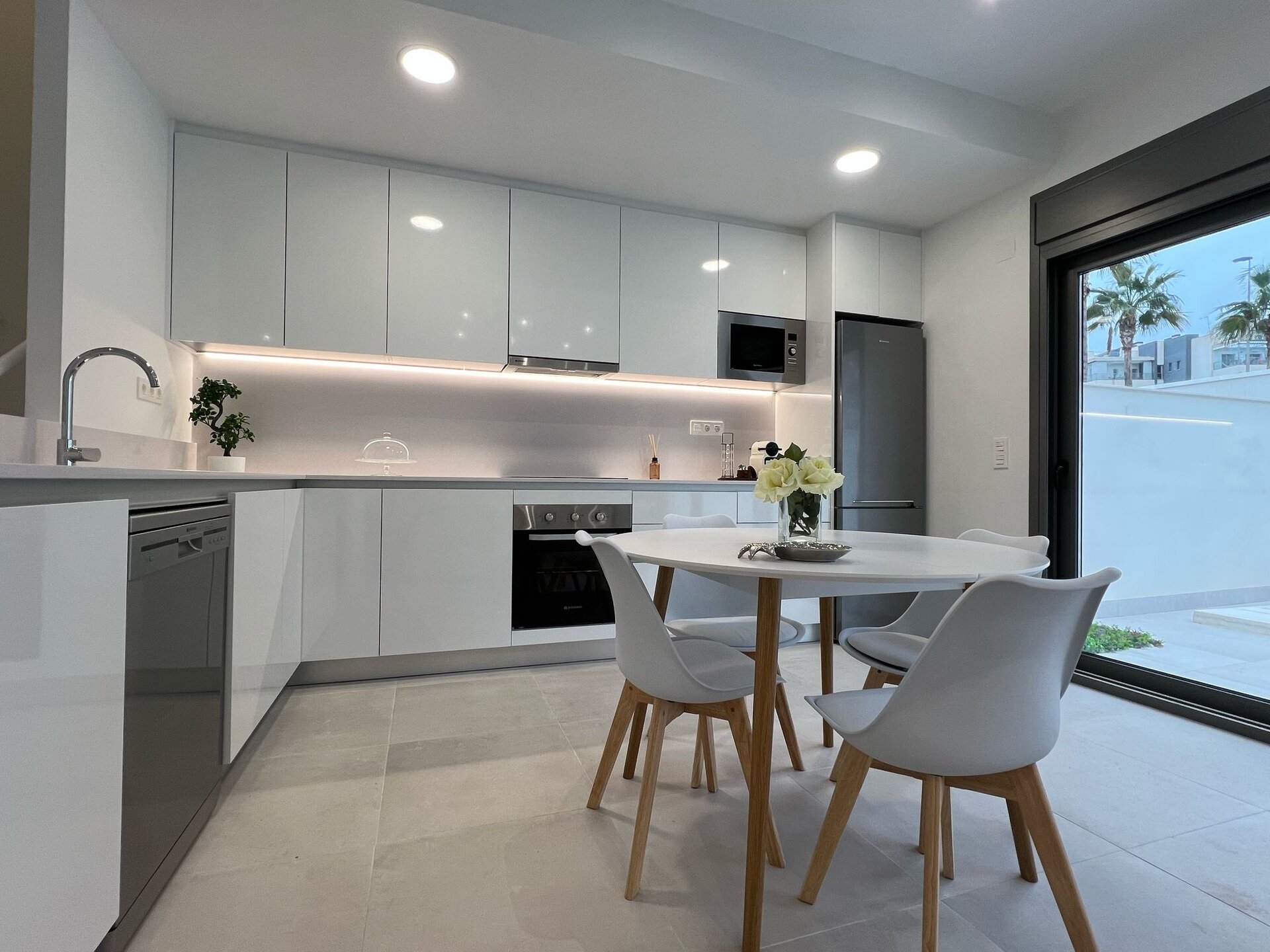 Herenhuis met 3 Slaapkamers in Orihuela Costa - Image 23