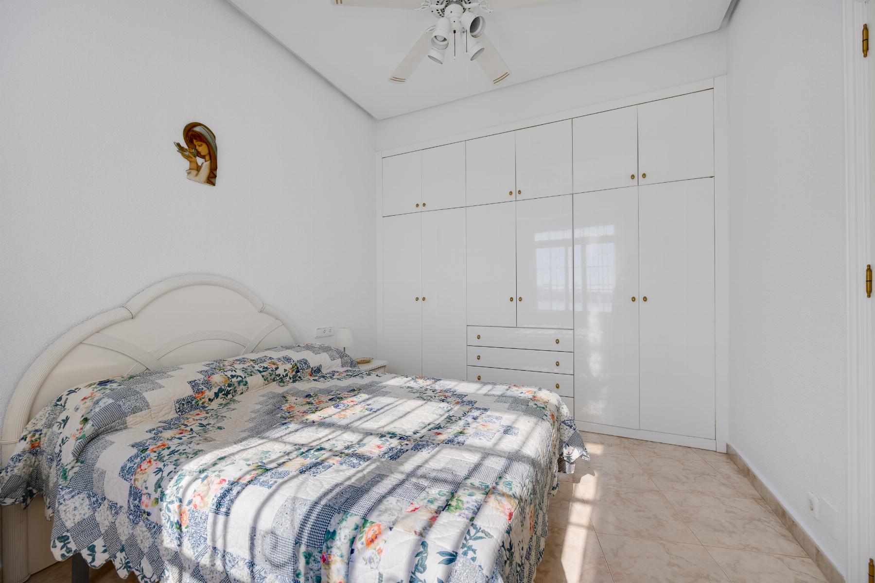 Apartment in Torrevieja - Image 20