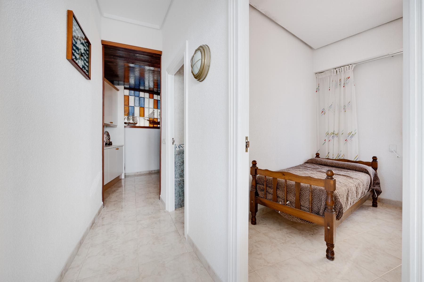 Apartment in Torrevieja - Image 25