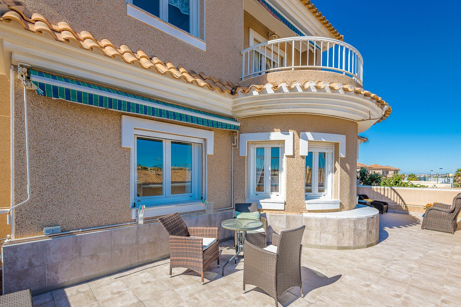 5-Bedroom Villa in Los Balcones - Los Altos del Edén, Torrevieja - Image 28