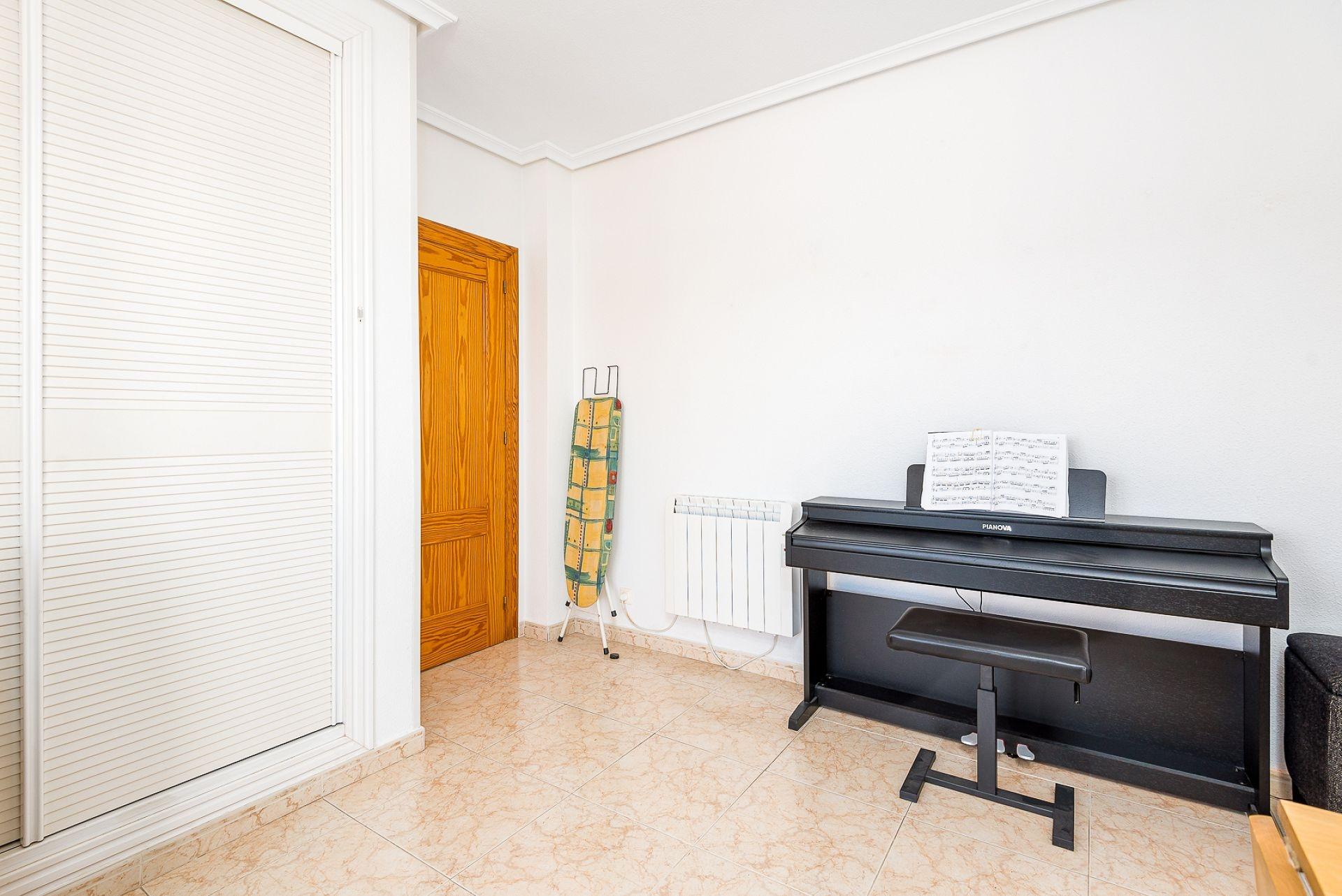 5-Bedroom Villa in Los Balcones - Los Altos del Edén, Torrevieja - Image 32