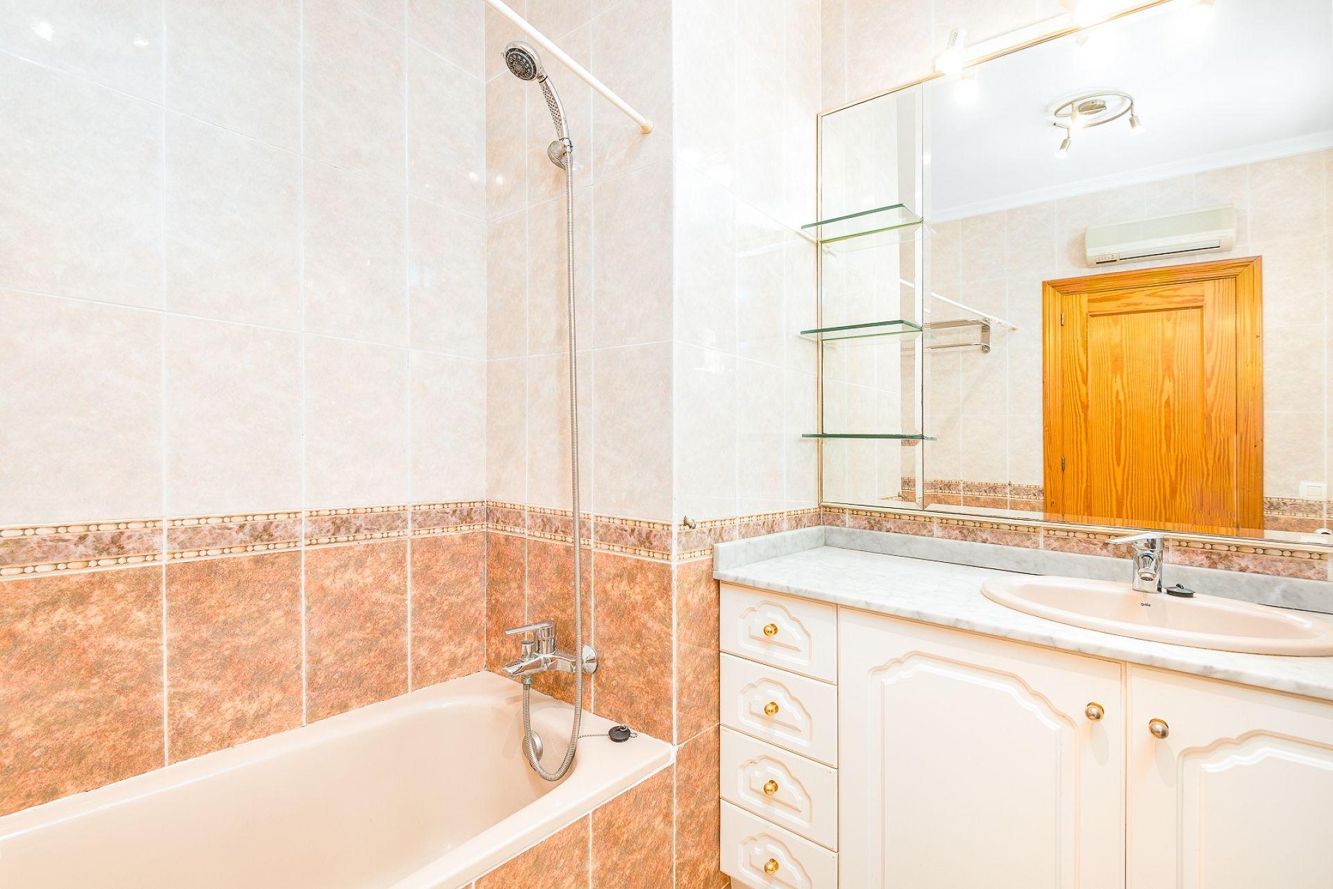 5-Bedroom Villa in Los Balcones - Los Altos del Edén, Torrevieja - Image 38