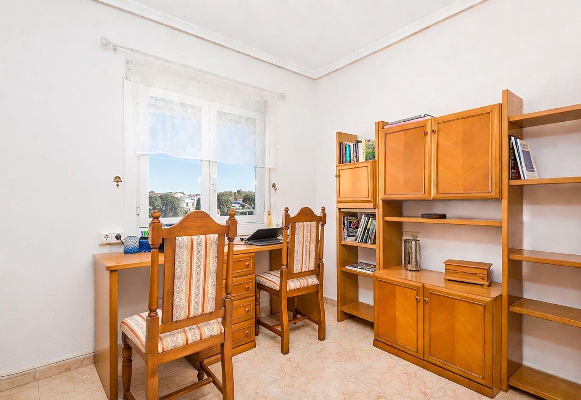 5-Bedroom Villa in Los Balcones - Los Altos del Edén, Torrevieja - Image 39