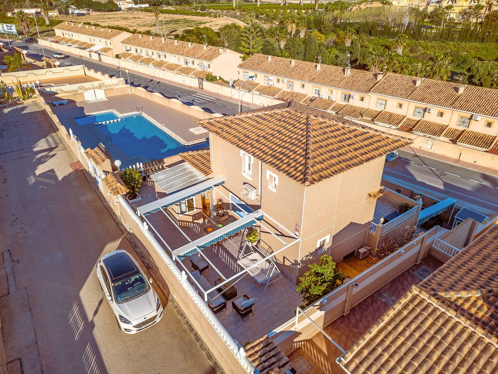 5-Bedroom Villa in Los Balcones - Los Altos del Edén, Torrevieja - Image 4