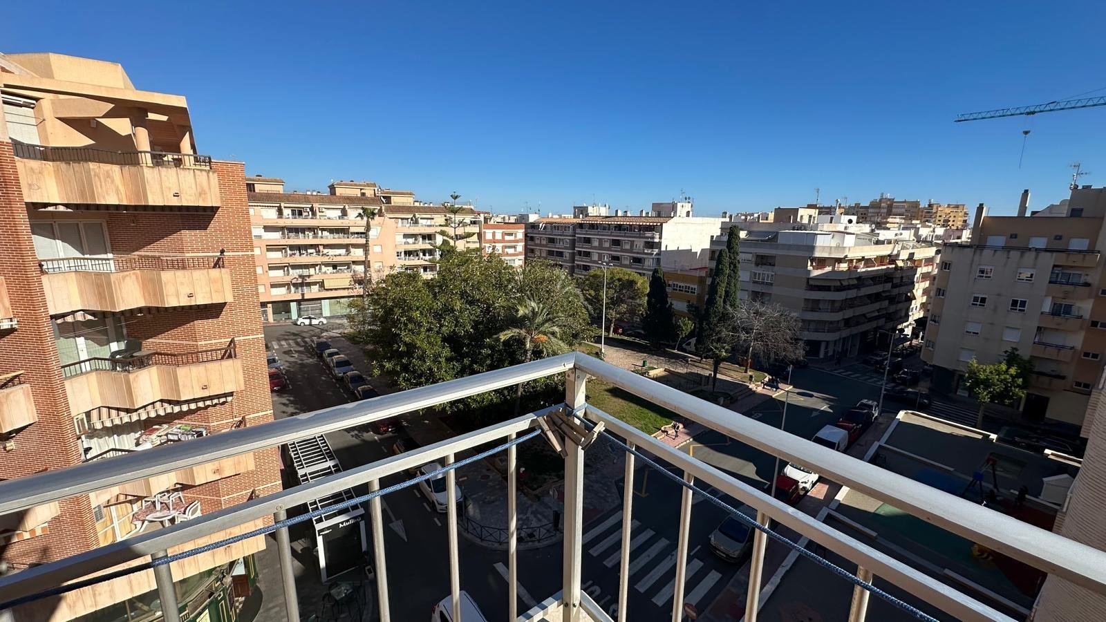 3-Bedroom Apartment in Estacion de Autobuses, Torrevieja - Image 29