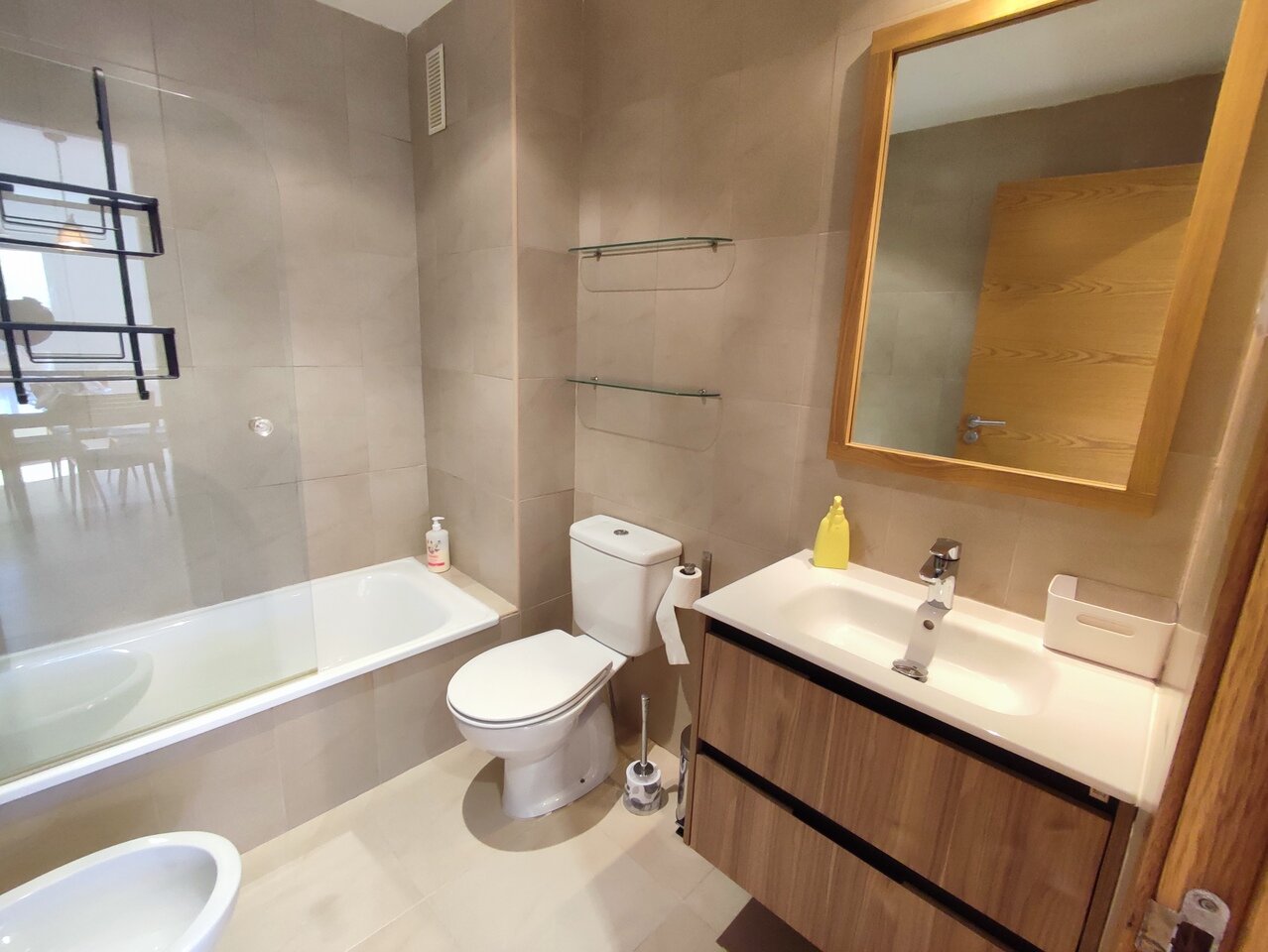 2-Bedroom Apartment in Sucina - Image 6