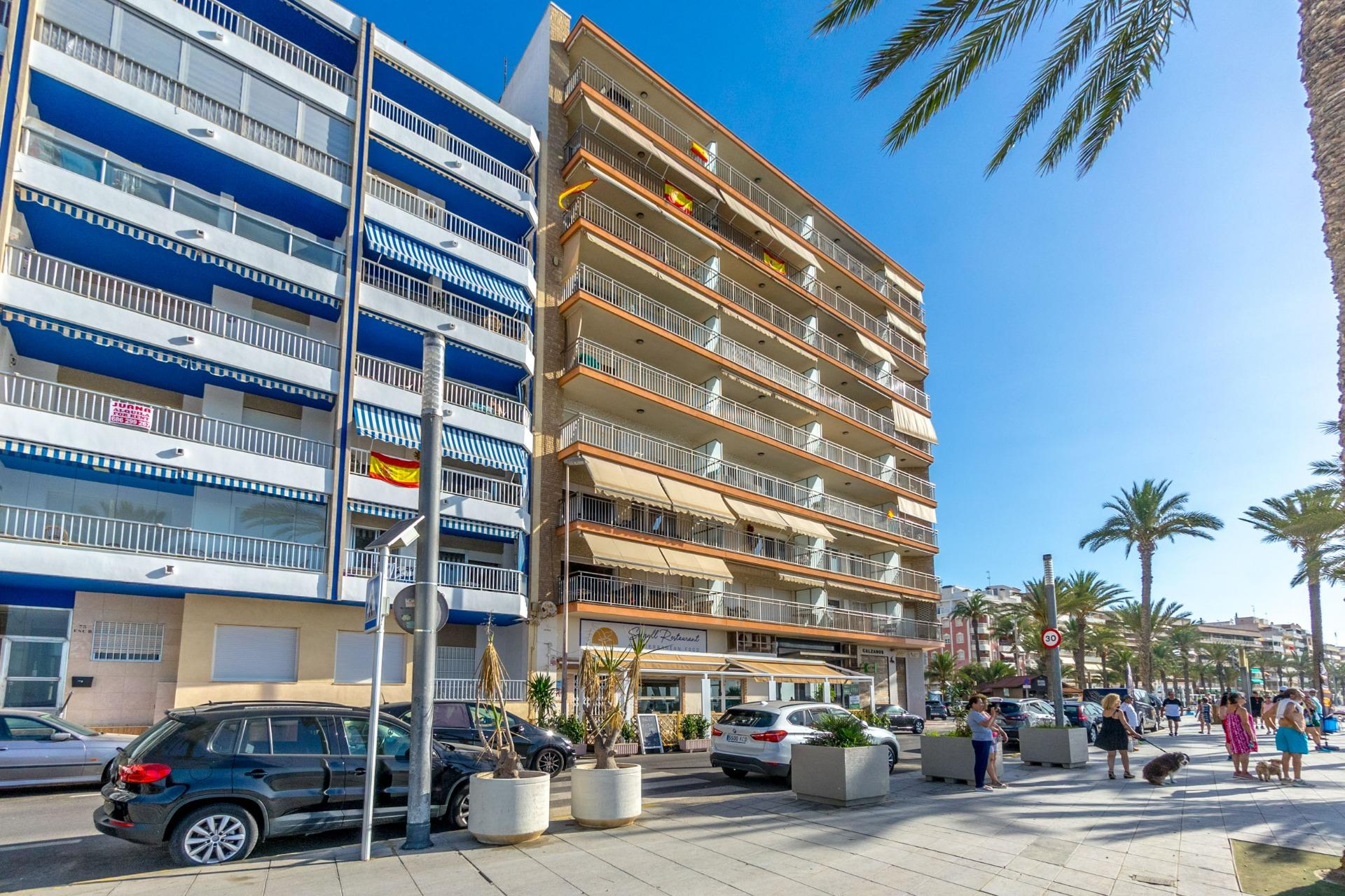 4-Bedroom Apartment in Estacion de Autobuses, Torrevieja - Image 24