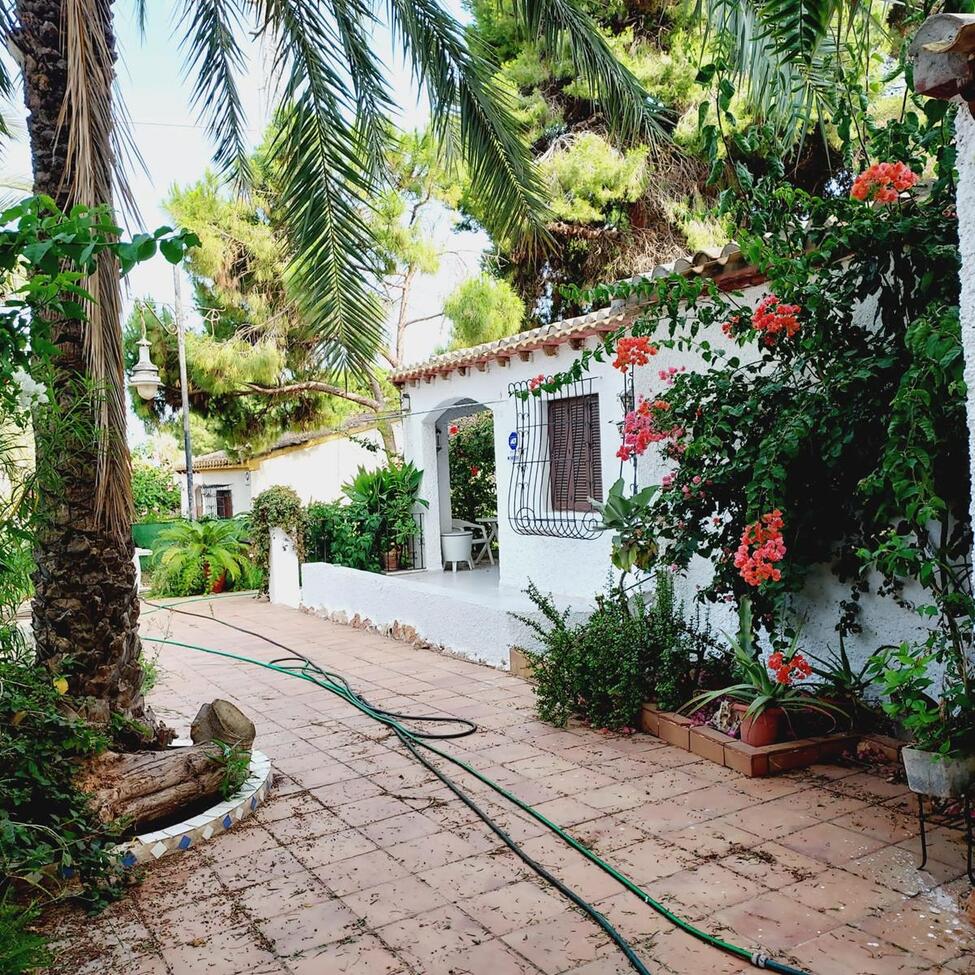 4-Bedroom Villa in Lomas de Cabo Roig, Orihuela Costa - Image 2