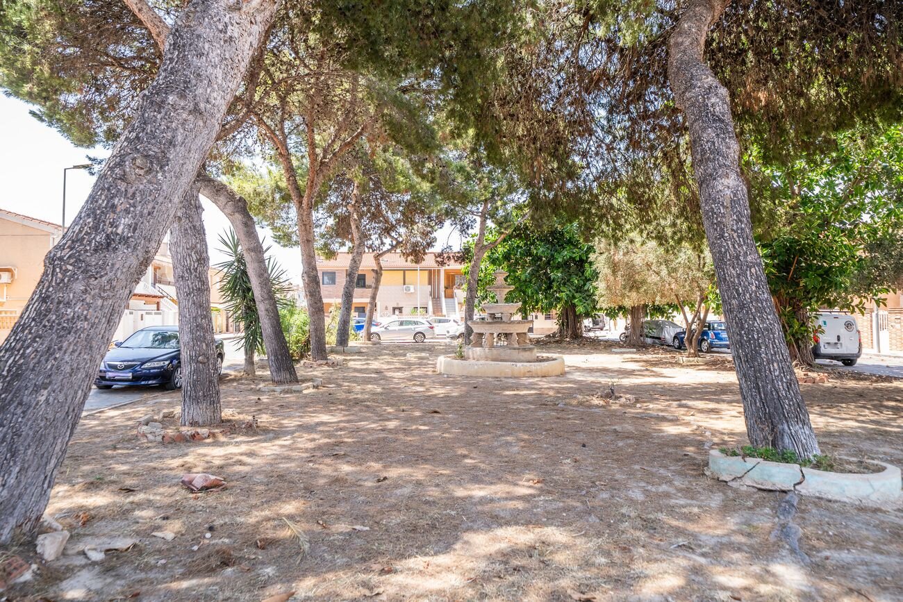 2-Bedroom Apartment in La Veleta, Torrevieja - Image 32