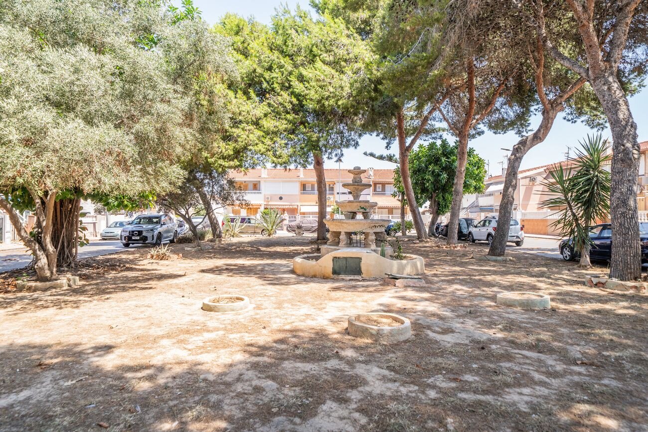 2-Bedroom Apartment in La Veleta, Torrevieja - Image 33