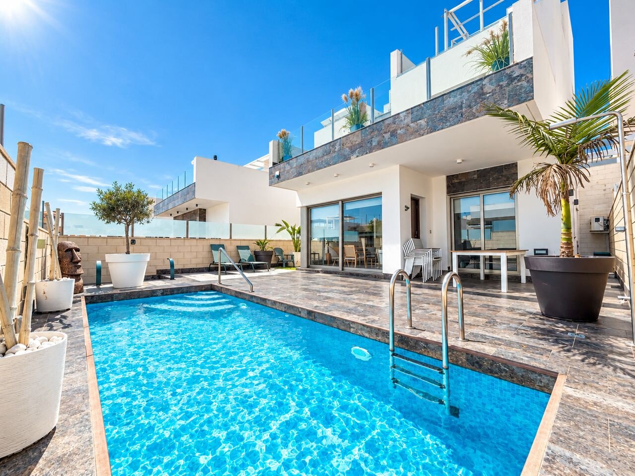 3-Bedroom Villa in Villamartín-las Filipinas, Orihuela Costa - Image 1