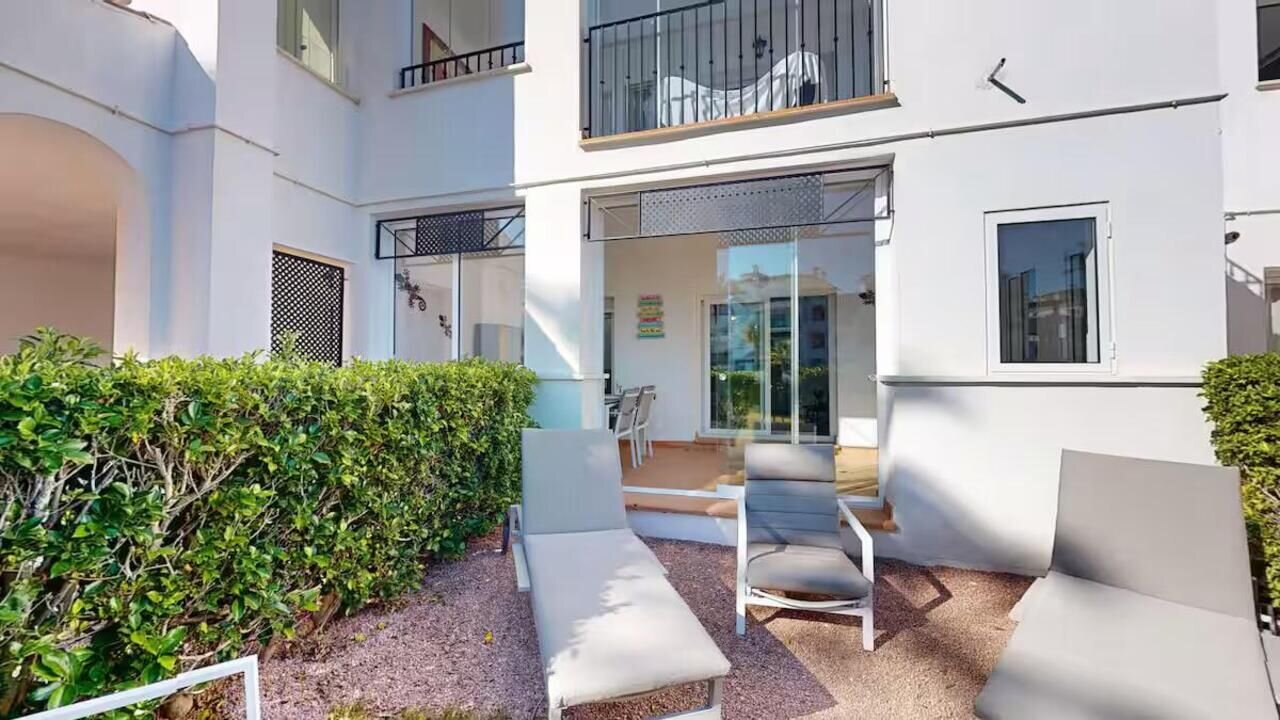 2-Bedroom Apartment in Sucina, Sucina - Image 2