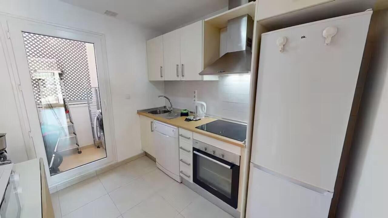 2-Bedroom Apartment in Sucina, Sucina - Image 5