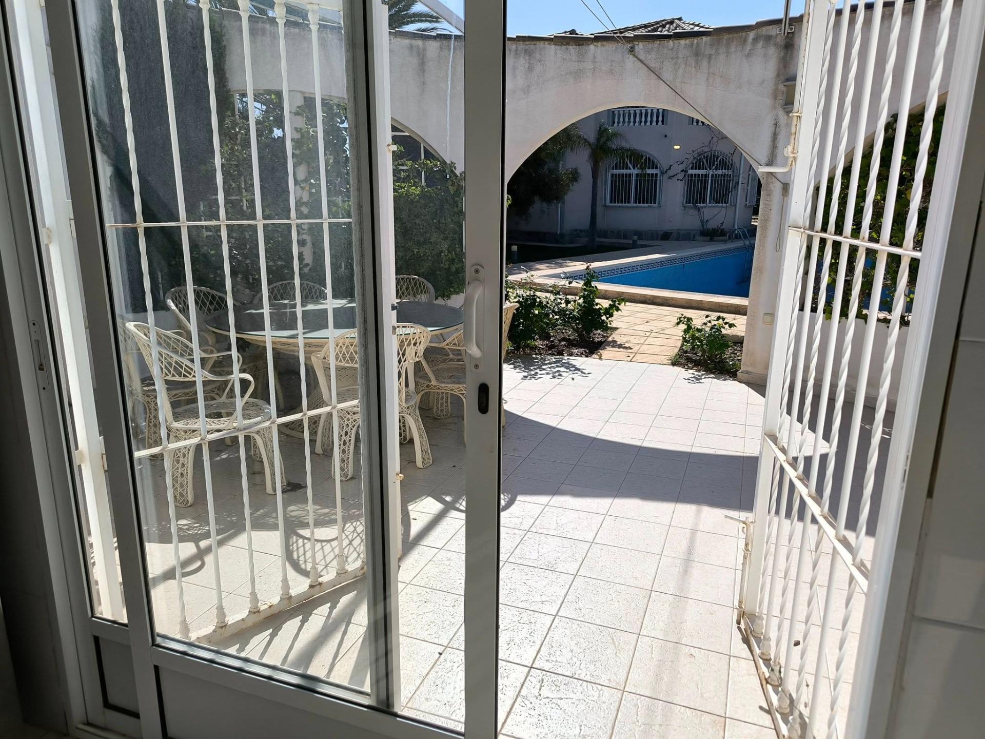 5-Bedroom Villa in Torrevieja - Image 10