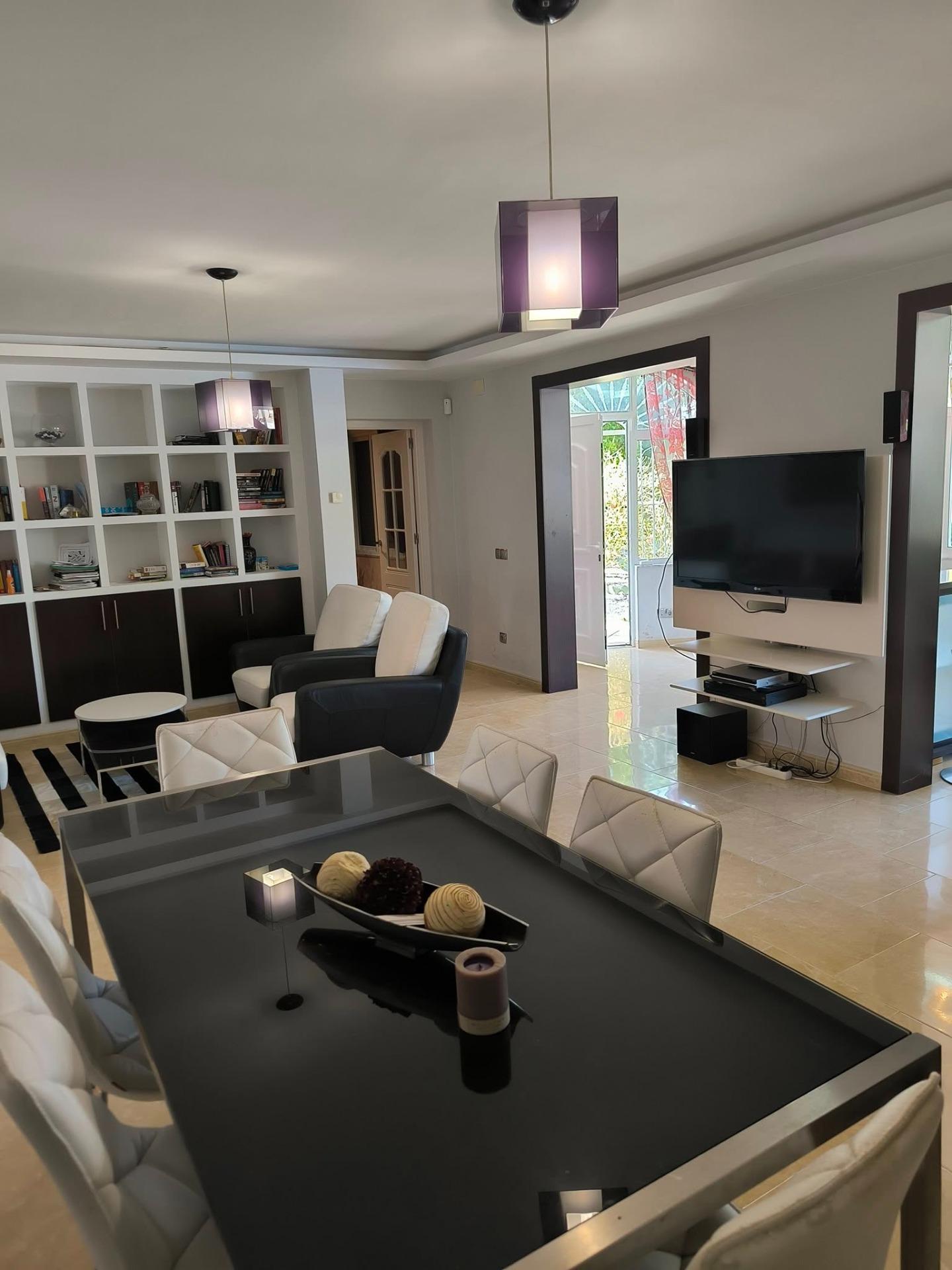 5-Bedroom Villa in Torrevieja - Image 15