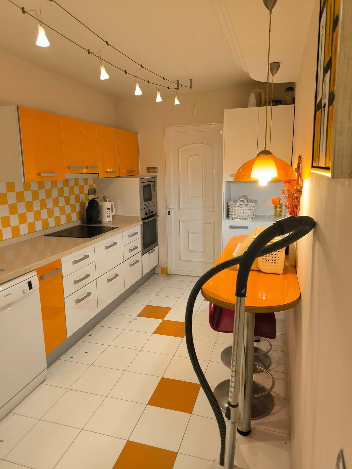 5-Bedroom Villa in Torrevieja - Image 19