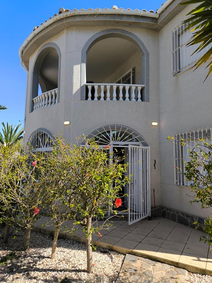 5-Bedroom Villa in Torrevieja - Image 2