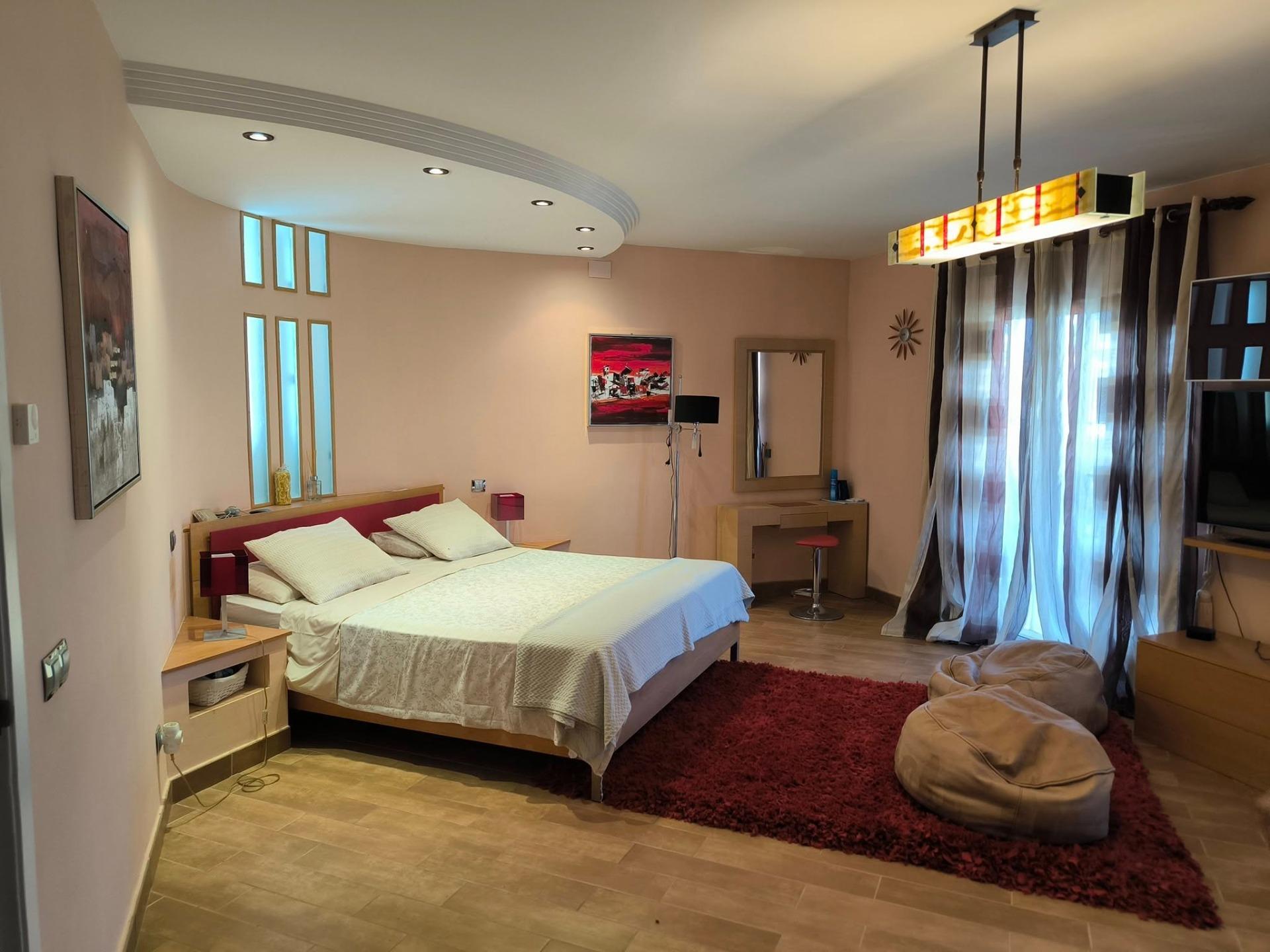 5-Bedroom Villa in Torrevieja - Image 22