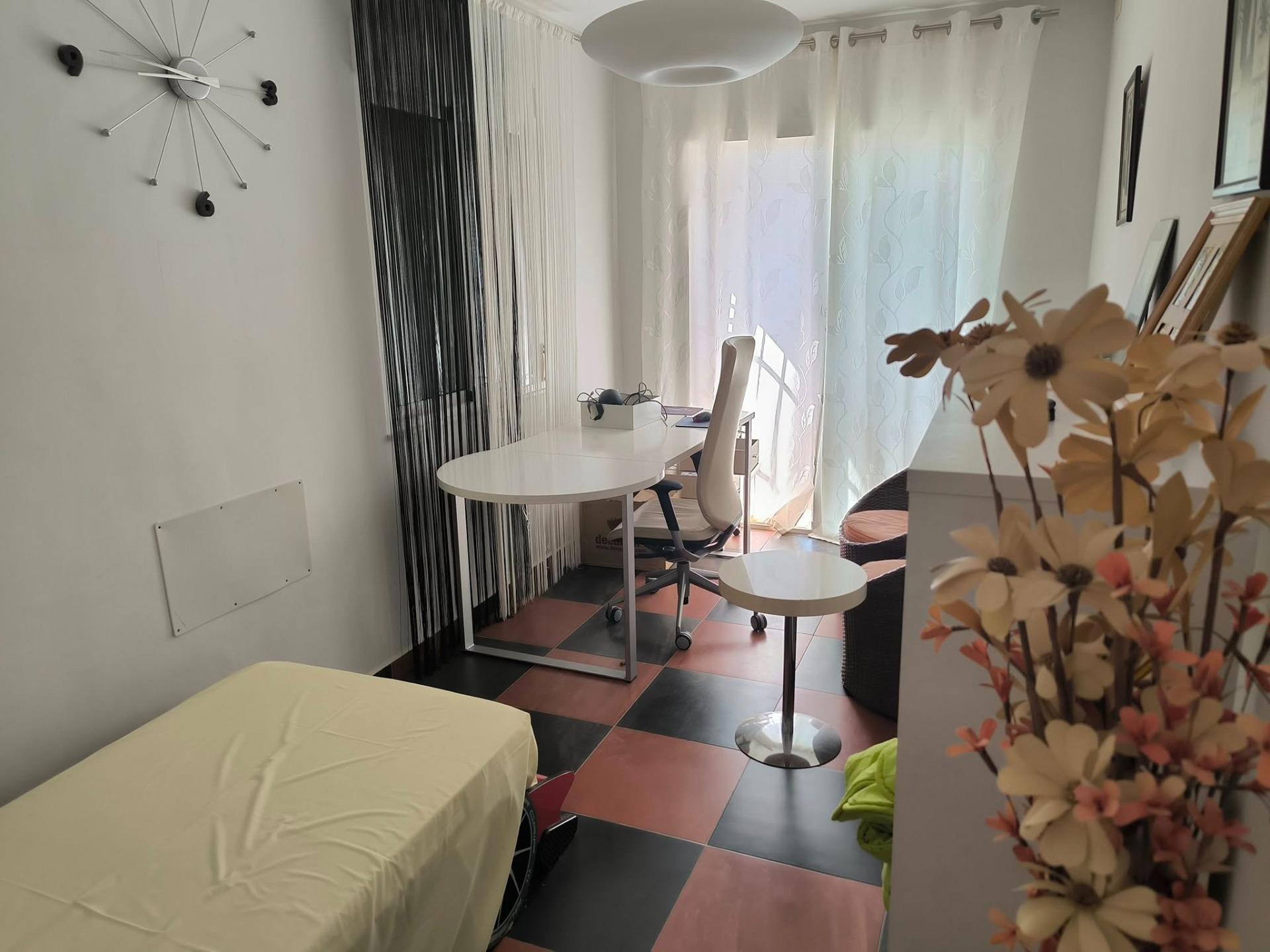 5-Bedroom Villa in Torrevieja - Image 25