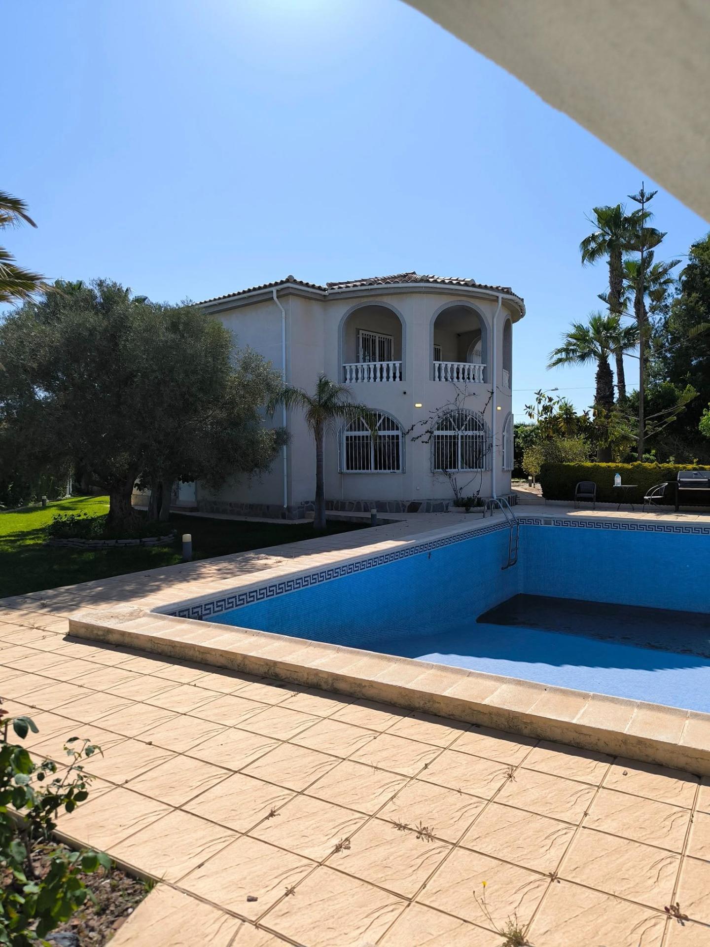 5-Bedroom Villa in Torrevieja - Image 4
