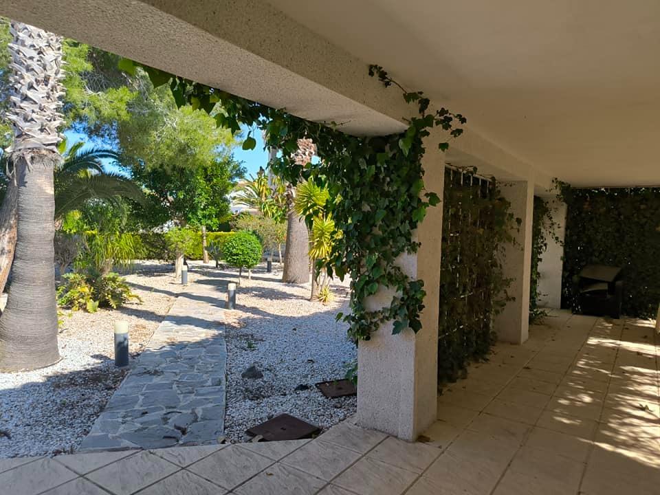 5-Bedroom Villa in Torrevieja - Image 6