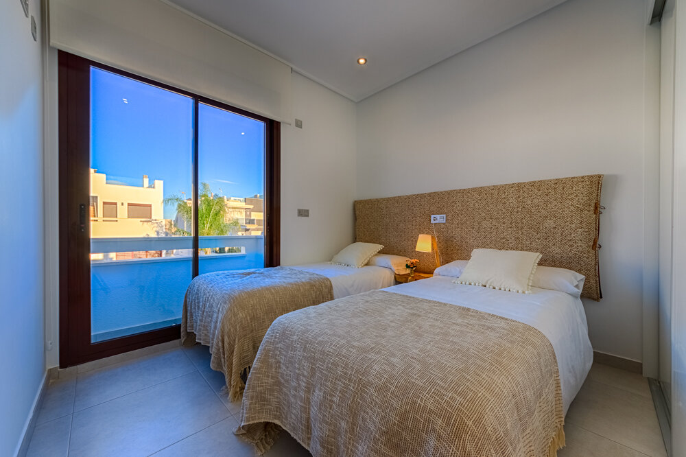 4-Bedroom Townhouse in Pilar de la Horadada - Image 17