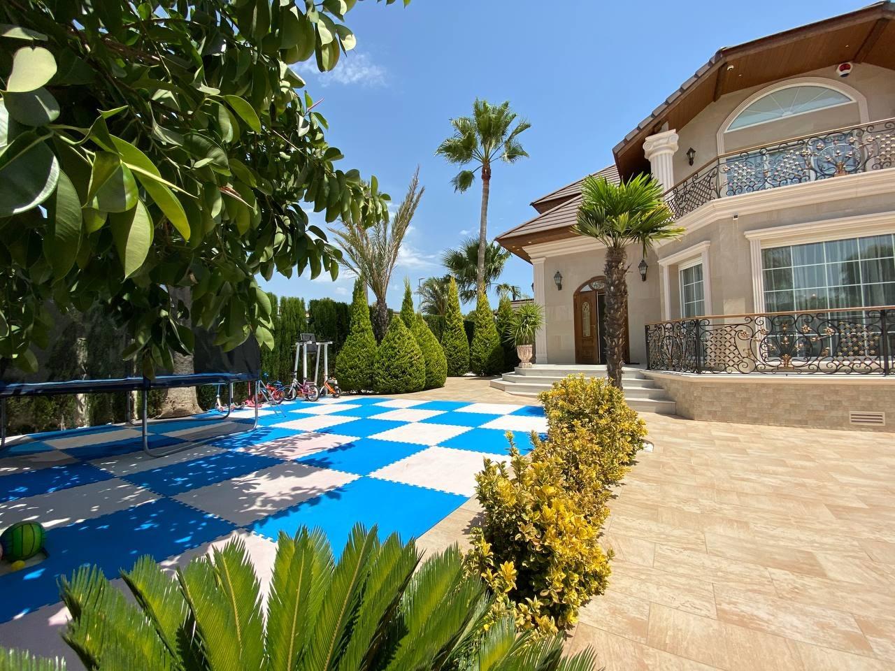 5-Bedroom Villa in Benijofar - Image 1