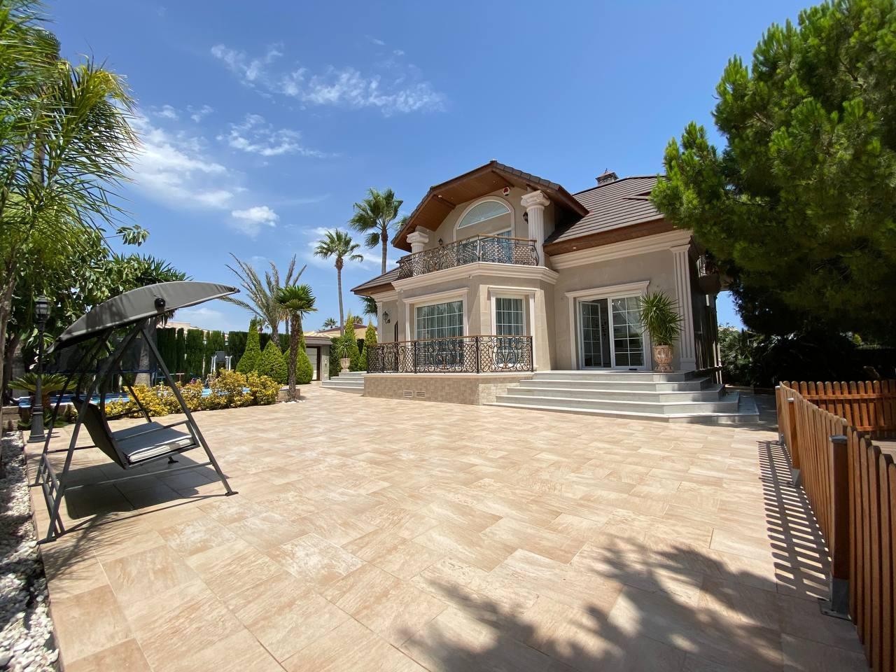 5-Bedroom Villa in Benijofar - Image 4