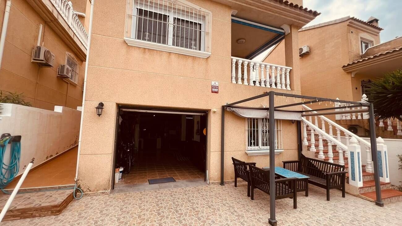 3-Bedroom Villa in Las Filipinas, Orihuela Costa - Image 31