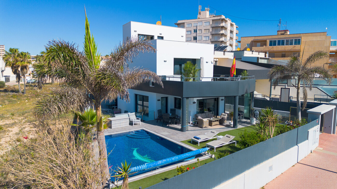 4-Bedroom Villa in Torrevieja - Image 1