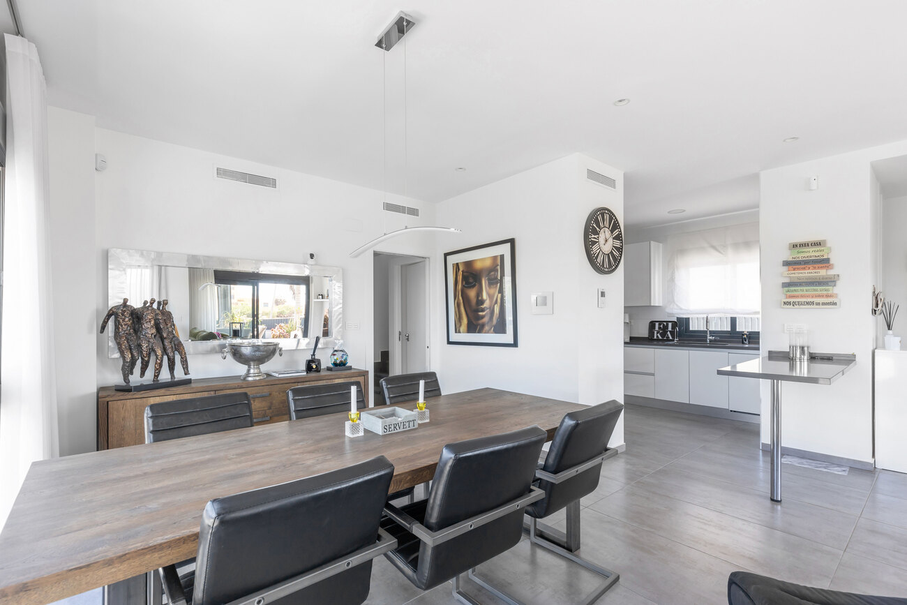 4-Bedroom Villa in Torrevieja - Image 11