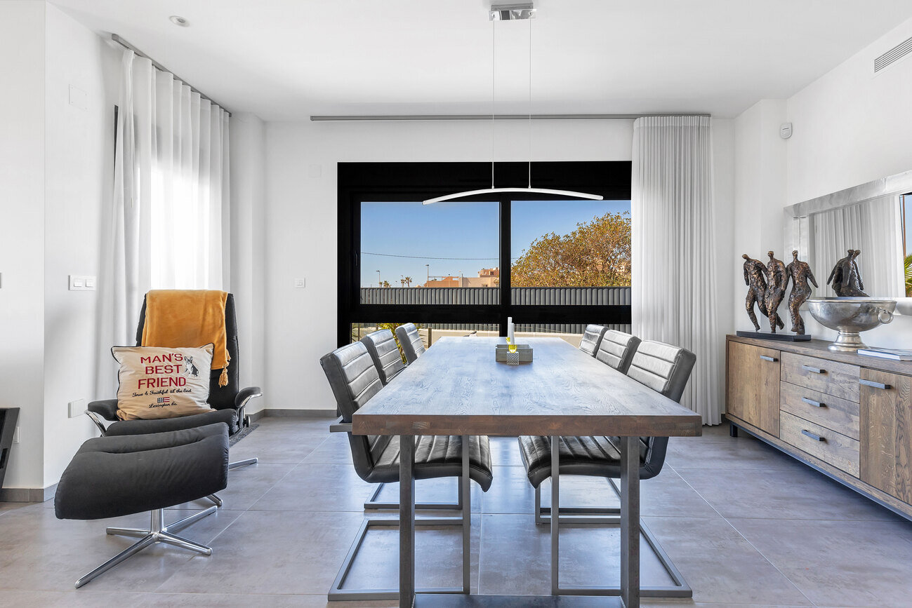 4-Bedroom Villa in Torrevieja - Image 12