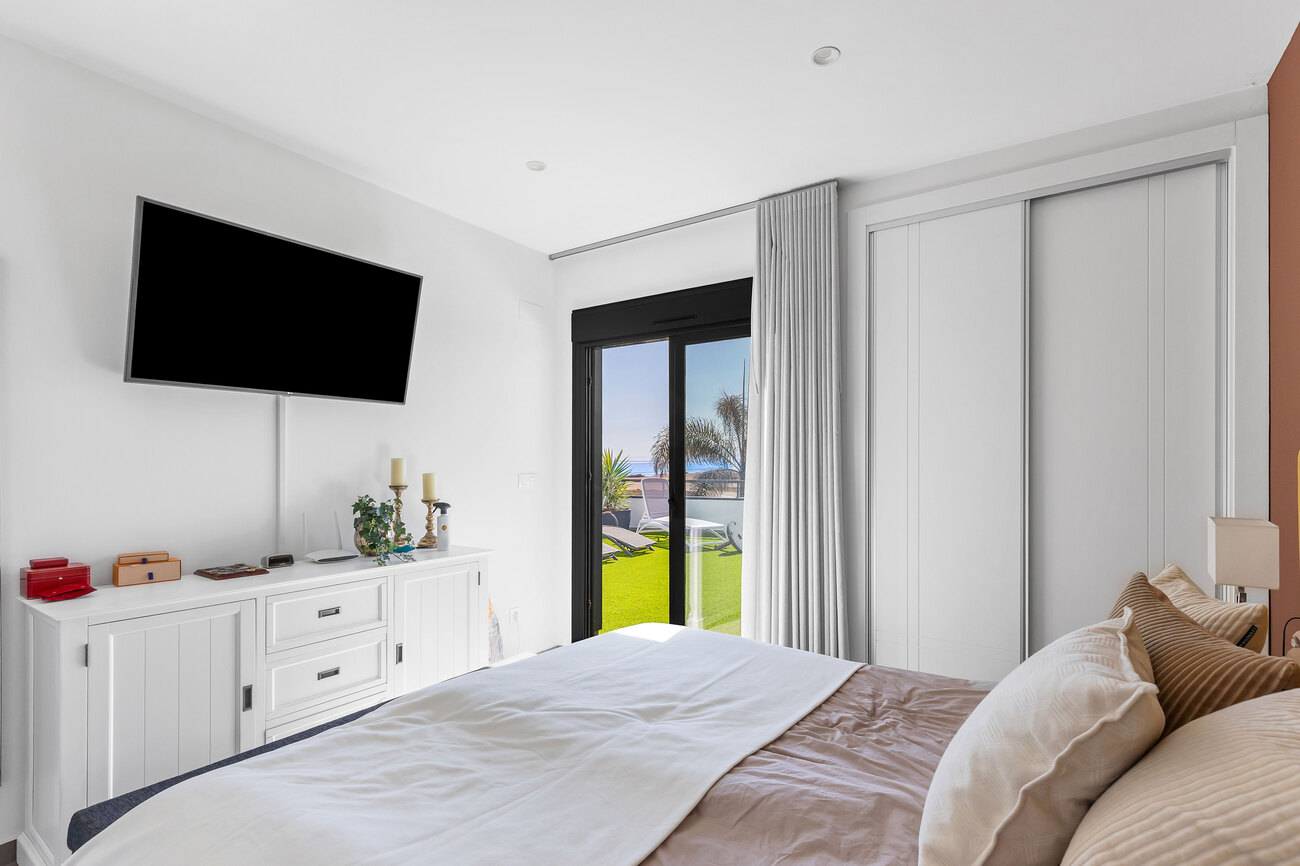 4-Bedroom Villa in Torrevieja - Image 18