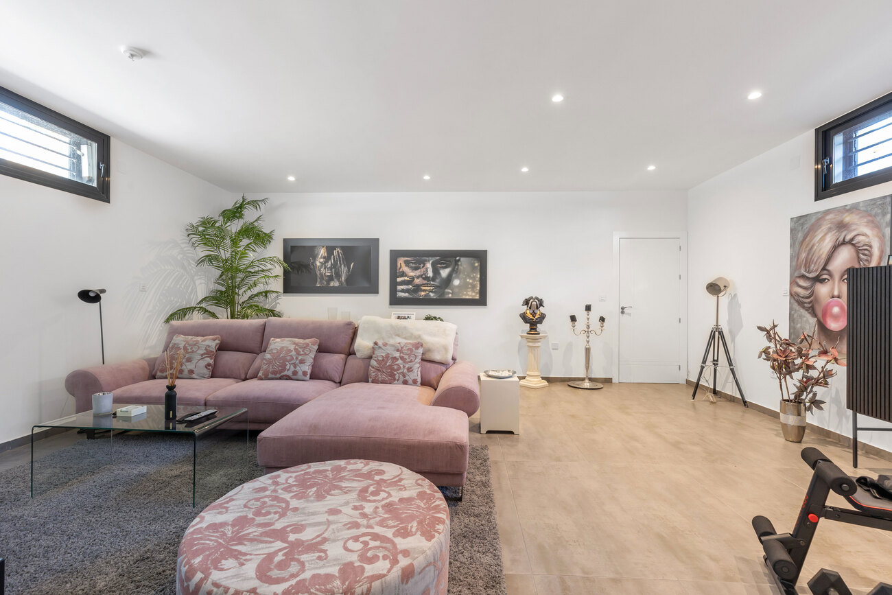 4-Bedroom Villa in Torrevieja - Image 22