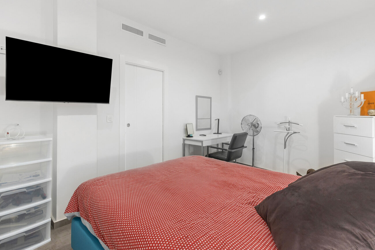 4-Bedroom Villa in Torrevieja - Image 27