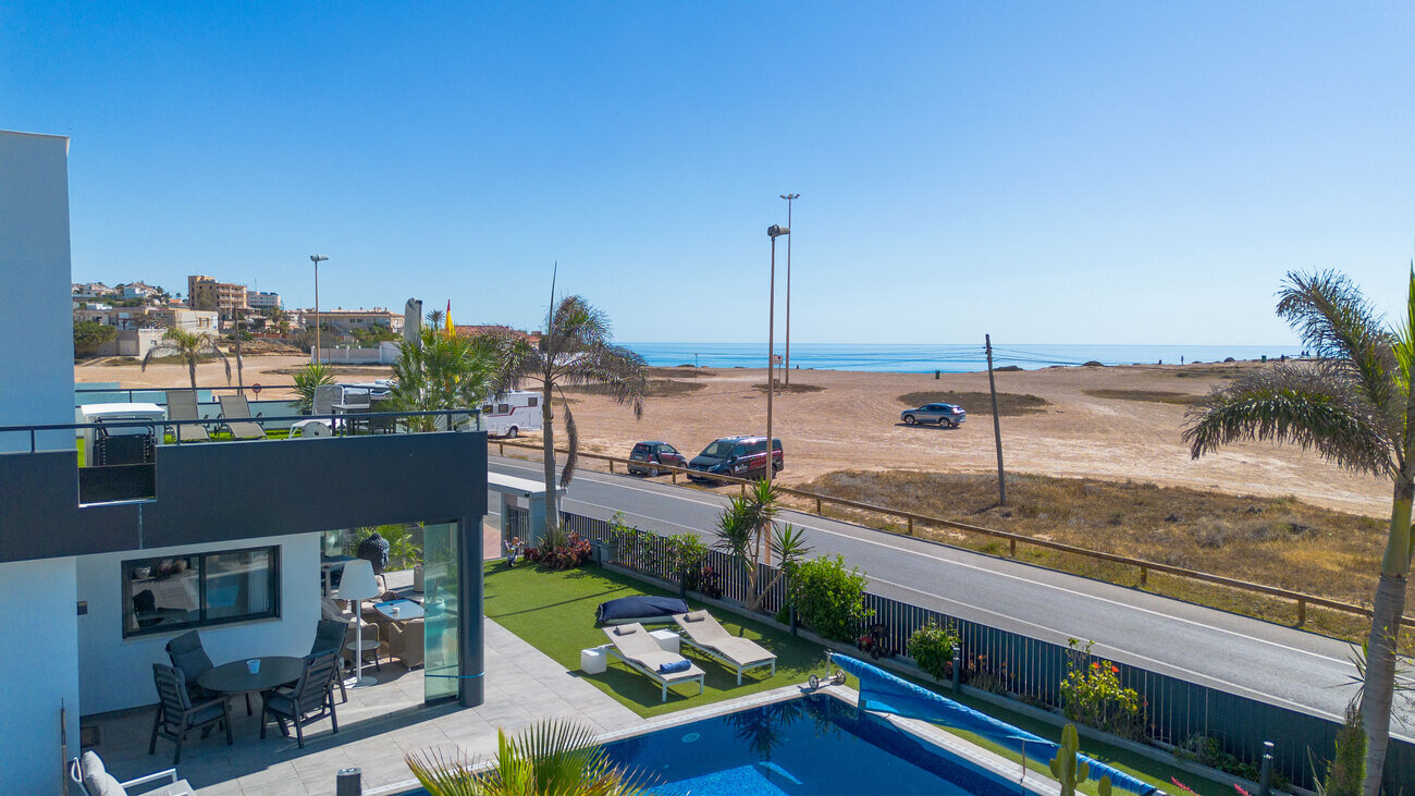 4-Bedroom Villa in Torrevieja - Image 4