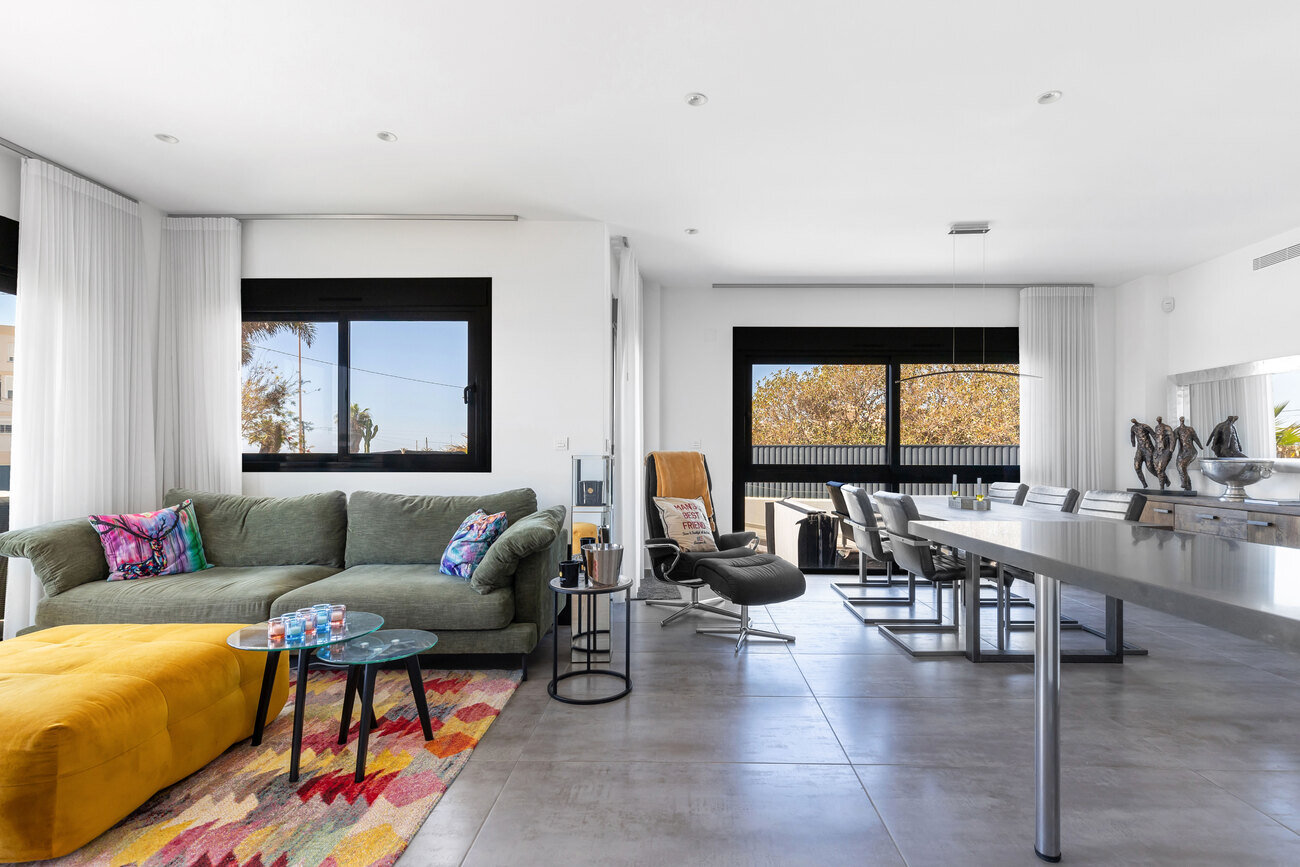 4-Bedroom Villa in Torrevieja - Image 7