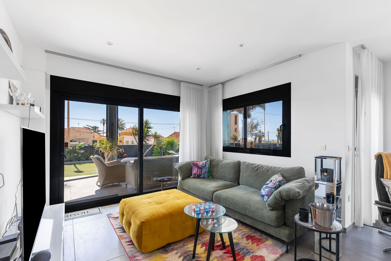 4-Bedroom Villa in Torrevieja - Image 9