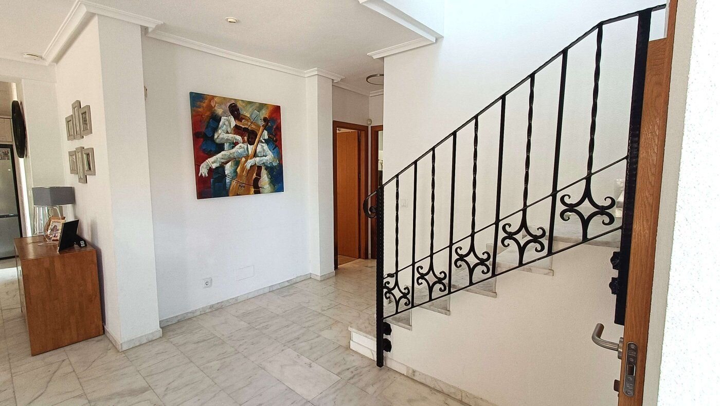 3-Bedroom Villa in Comunidad Valenciana, Algorfa - Image 12
