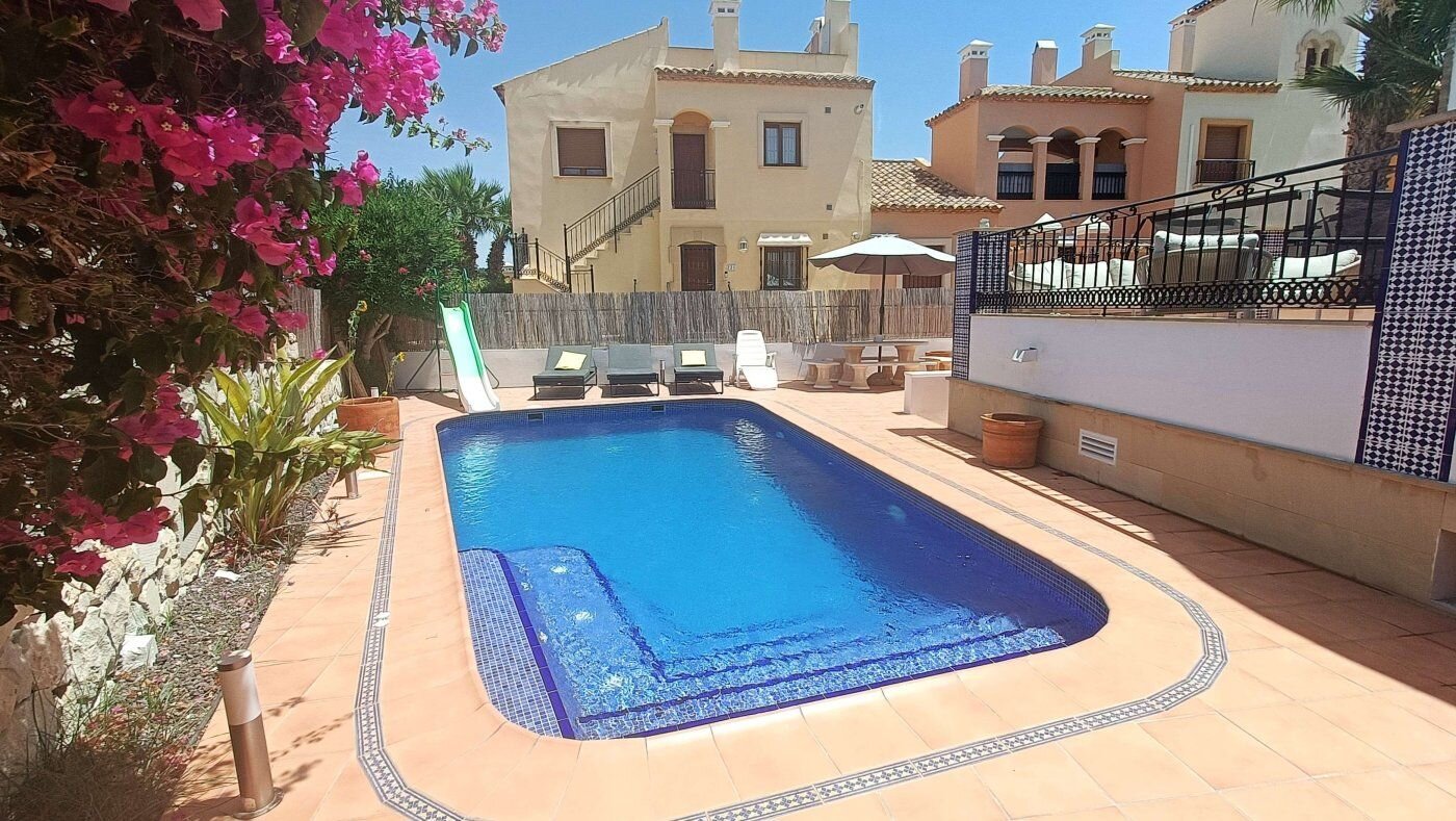 3-Bedroom Villa in Comunidad Valenciana, Algorfa - Image 2